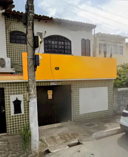 Casa na Imbetiba com 2 quartos para locação em local nobre  .