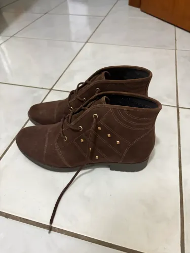 Coturno feminino