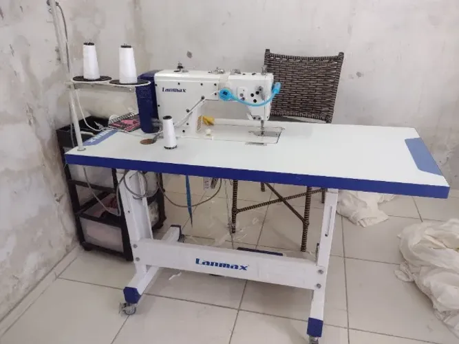 Maquina de costura automática