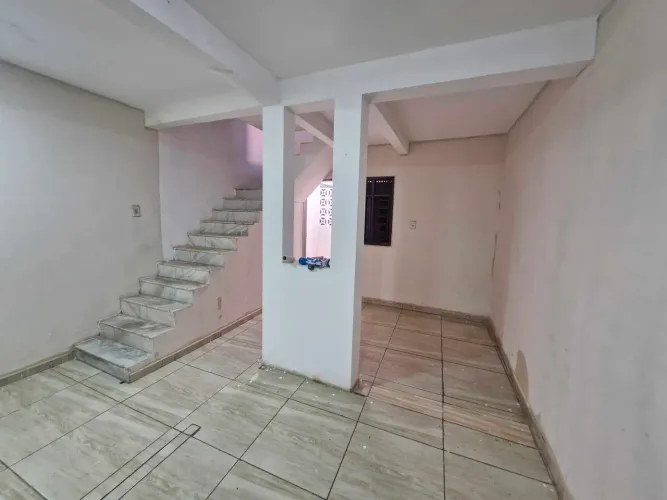 Casa residencial ,sendo primeiro andar os quartos