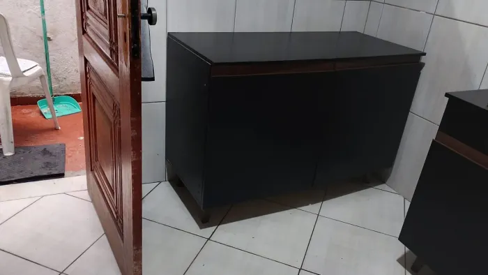 Cadeira e Armário de cozinha