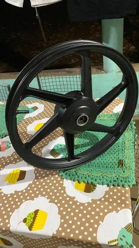 Vendo roda dianteira a tambor pra titan/fan zero detalhes! Somente a dianteira.