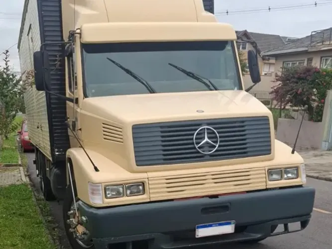 Caminhão Mercedes-Benz L1418 - trucado - baú - excelente estado