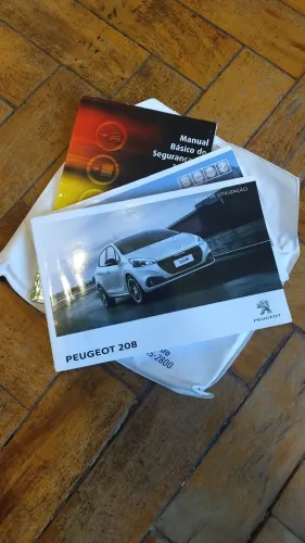 Manual do Proprietário Peugeot 208 ano 2018.