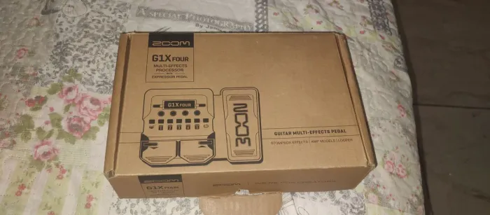Pedaleira zoom g1x. Com pedal de volume