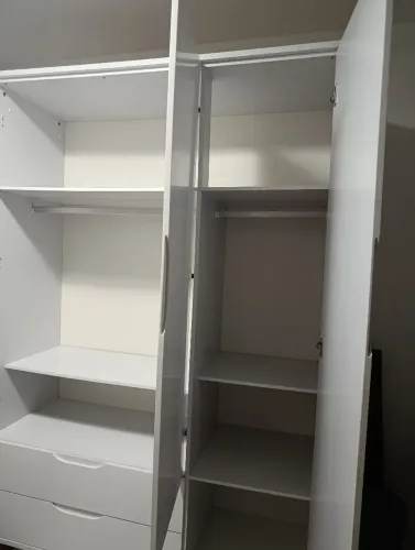 Guarda roupa branco