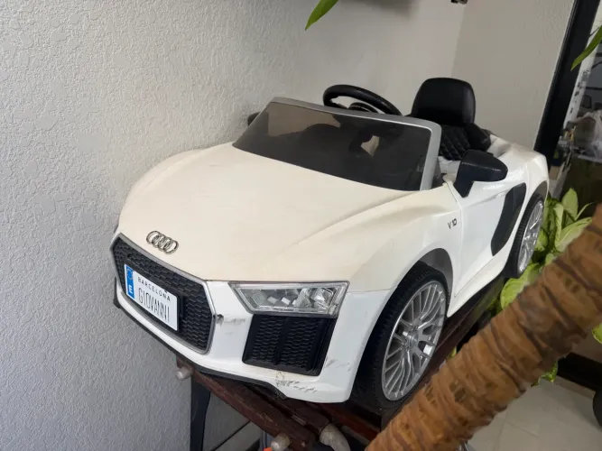 Audi R8 - Carrinho Elétrico 