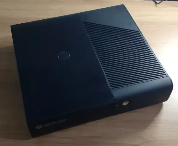 Xbox 360 - Super Slim -TO- spl0it C/ J0G0s
