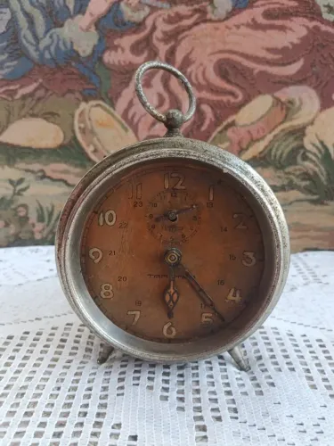 Relógio despertador antigo para restauro ou retirada de peças
