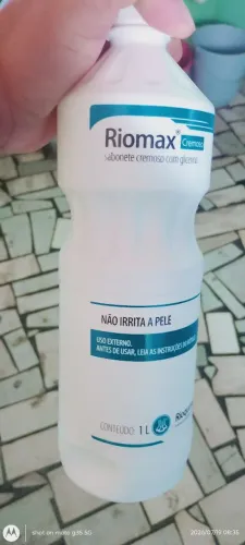 Vendo uma caixa fechadoa de sabonete líquido com 12 litros.