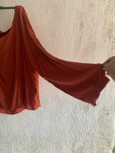 Blusa figada estilo bata tecido viscose na cor mostarda tamanho 46a 48