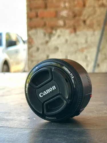 Vende-se lente 50 mm F1.8 nova bem conservada pegando perfeitamente