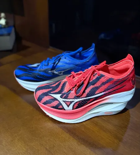TÊNIS DE CORRIDA MIZUNO WAVE REBELLION PRO 3( SEMINOVO)