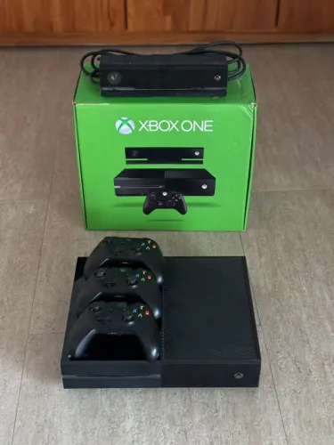 Xbox One Fat 500GB + Kinect + 3 Controles + Caixa Original