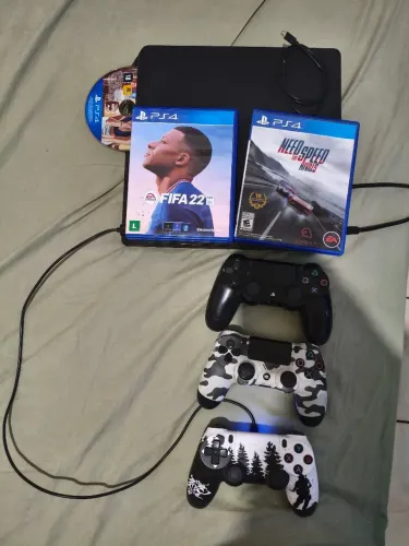 Ps4 Slim com 1 tera, 3 controles e jogos físicos