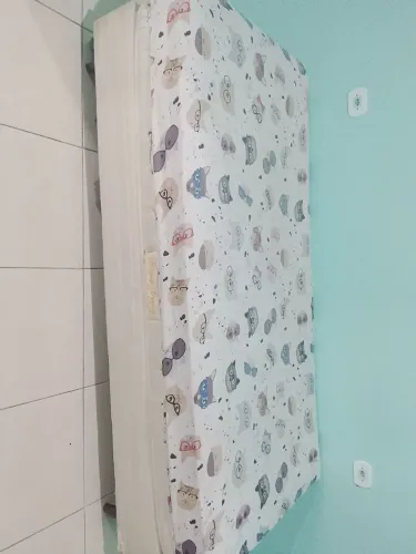 Cama com colchão solteiro...Preço pra sair hoje.