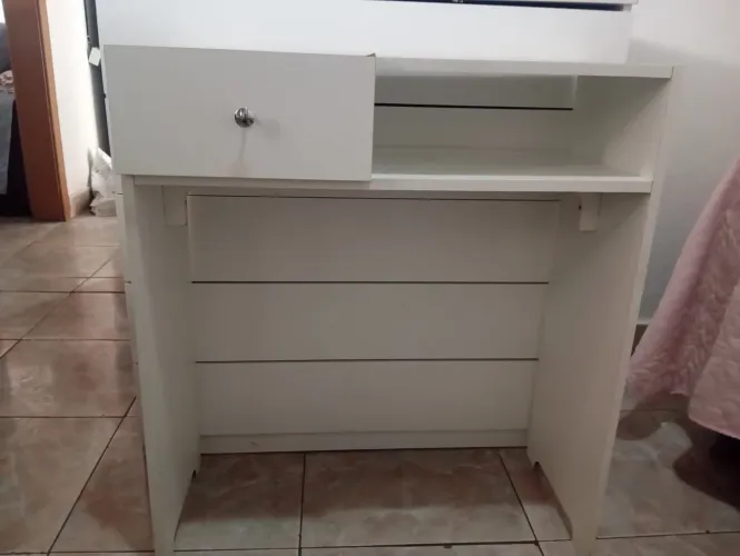 Mesinha escrivaninha top usado bem conservado 