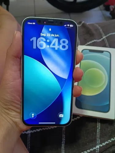 Vendo iPhone 12/ 128 gigas valor 1400 quem tiver interesse chamar ai 