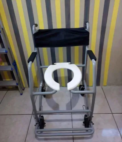 Cadeira de banho Jaguaribe _ Em aço carbono/ 130 kg 