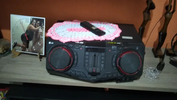 Som LG placa Queimada com três caixas funcionando perfeitamente.