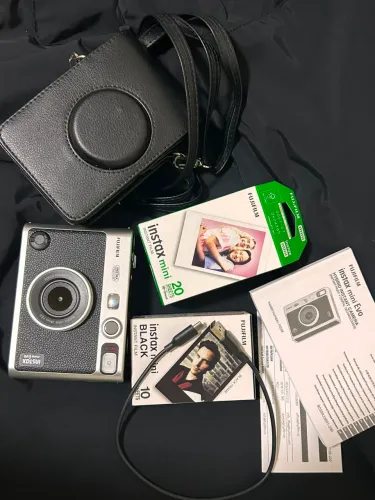 Câmera fujifilm Instax mini evo preta