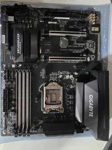 Vendo kit placa mãe Gigabyte GA-Z270X-Ultra gaming e processador Intel core i5-7600K