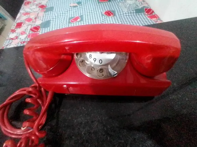 Telefone antigo vermelho