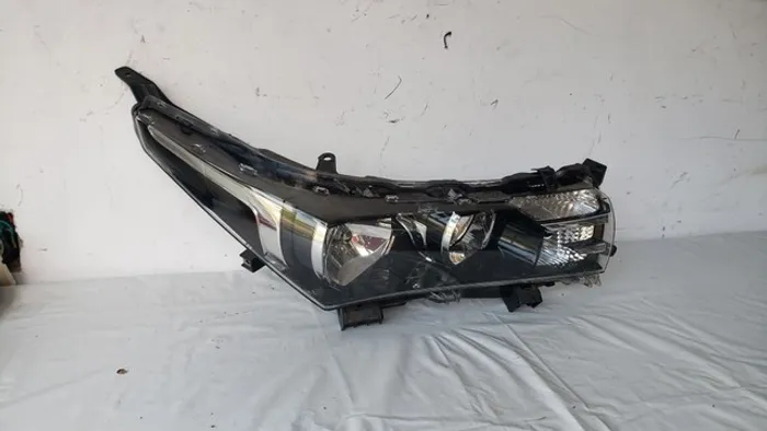Farol Toyota Corolla 2015