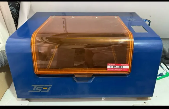 Gravadora e corte a laser