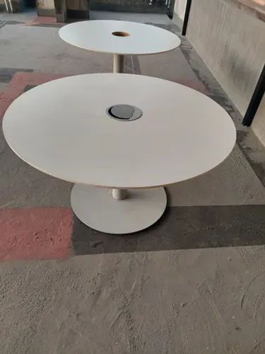 Vendo duas mesas redonda de mdf revestida de fórmica