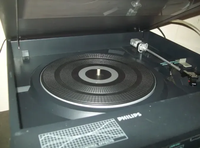 Rádio, Toca Disco E Fita Philips Stereo Portátil F1010