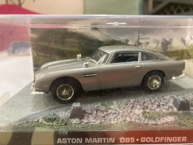 Miniatura Aston Marti DB5 James Bond 007 Contra Goldfinger 1:43 Ed.01