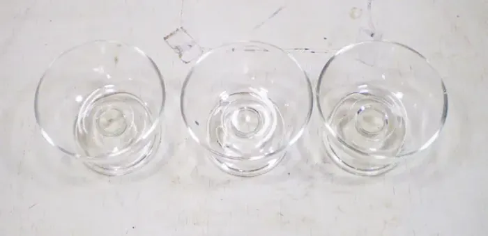 Conjunto de taças de sobremesa e pratos de aperitivos.- Cód. 518 -