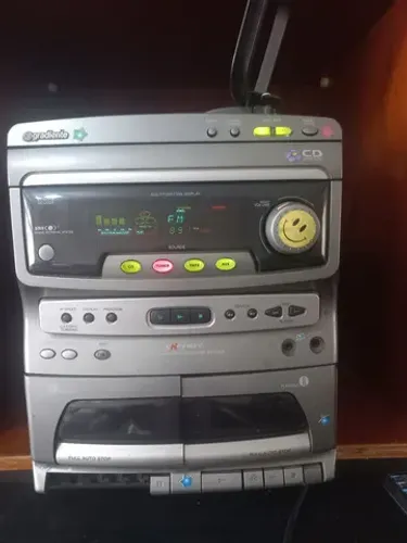 Rádio Gradiente AM-FM e carrosel com 3 cds e 2 caixas de som