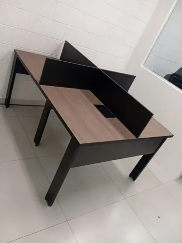Estacao de trabalho reta 4 posições,pés palito 