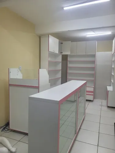 Móveis comerciais para loja - balcão, caixa e armários (ótimo estado!)