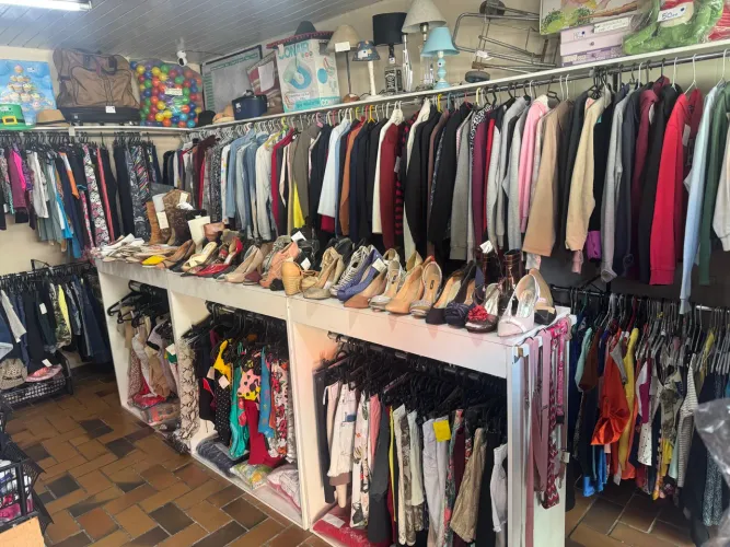 Roupas femininas brecho