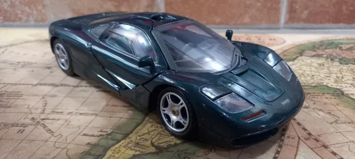 Miniatura Maclaren 1/18 MAISTO