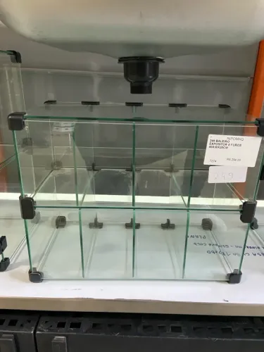 249 BALEIRO EXPOSITOR 8 FUROS 40X30x20CM 