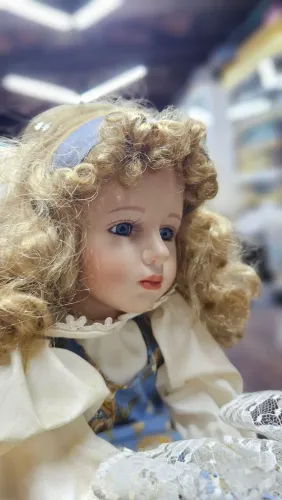 Boneca de Porcelana Antiga Artisian - Colecionável