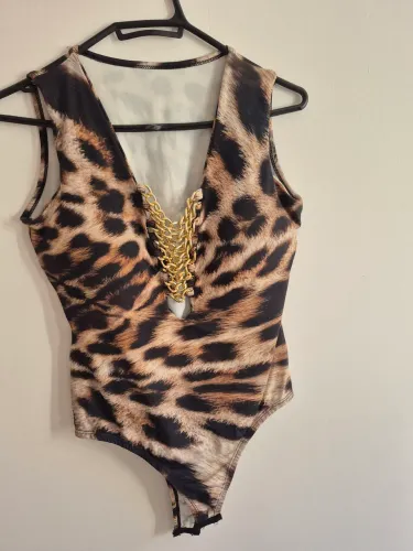 Body Feminino Estampa Animal Print com Detalhe em Correntes