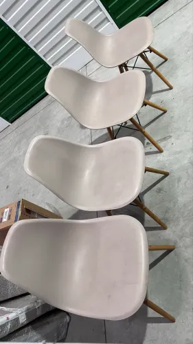 Conjunto 4 Cadeiras eames rosa jantar base Madeira