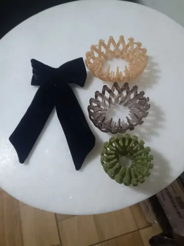 Kit de 3 prendedores Grampos e 1 laço para Cabelo - Novos