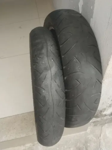 Pneus 140/70/17 e 100/80/17 Pirelli 