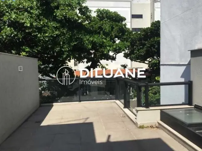 Linda cobertura duplex na Rua Vinicius de Moraes próximo da Praia Ipanema Posto 12 e Lagoa