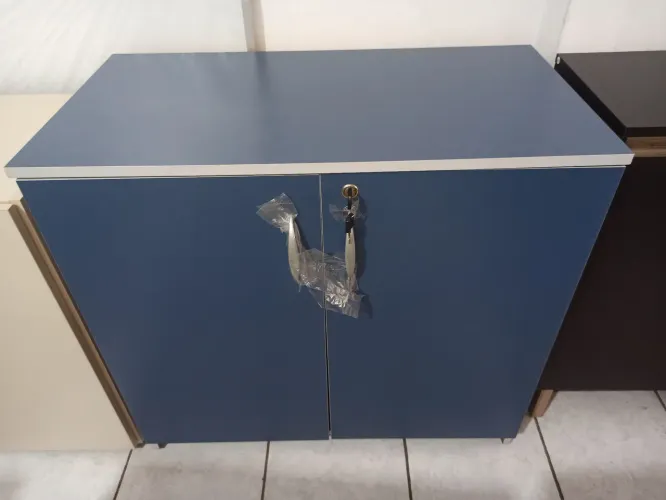 Armário baixo azul