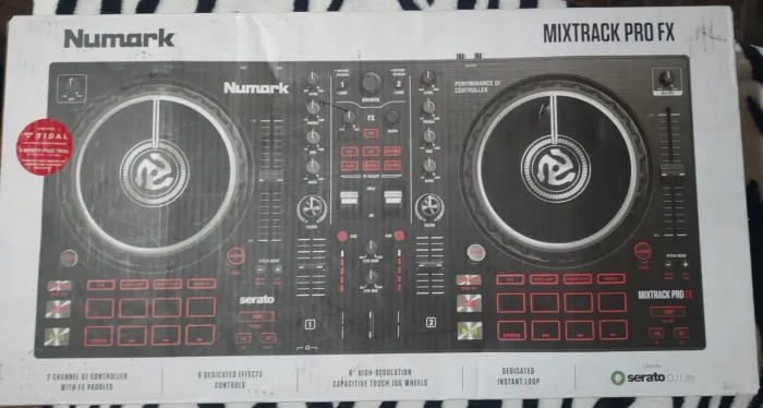 Controladora Numark Mixtrack Pro FX - Nova