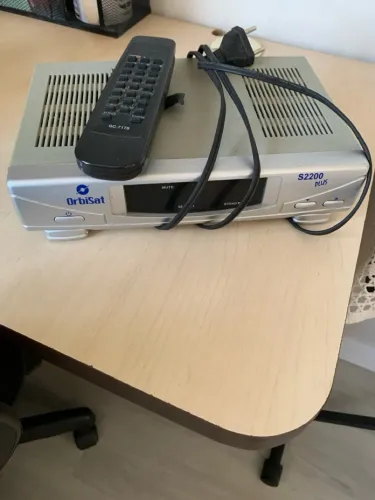 Receptor de Satélite Orbisat S2200 Plus + Controle