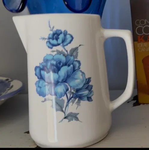 Leiteira de porcelana portuguesa 