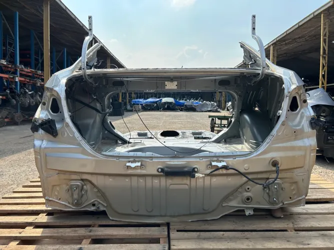 Recorte traseiro/caixote Corolla 2017 